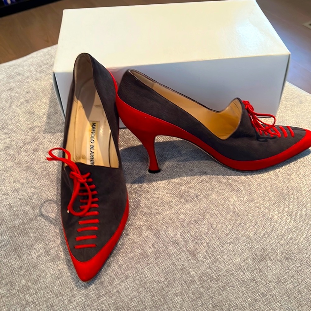 Vintage Manolo Blahnik suede pump size 38.5
